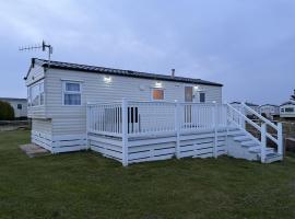 Oceana Holiday Home, hótel í Selsey