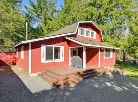 Cozy Ashford Home - 5 Mi to Rainier Nat'l Park!, hotell i Ashford