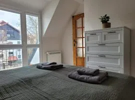 Słoneczne Poddasze z Balkonem