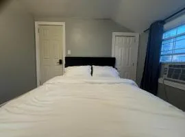 Private Room near EWR Airport & NYC Bus Room 3