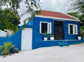 Dushi Blou, private monumentje in Otrabanda