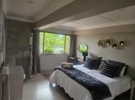 Home at 6 self-catering apartment in prime Ferncliffe