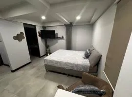 Studio 05 in Santa Ana Central, Convenient, and Comfortable
