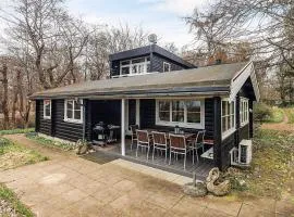 6 person holiday home in Dronningmølle-By Traum