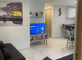 Depa de lujo 2 recámaras cerca del aeropuerto y Estadio GNP, Gym, 2 baños, WiFi