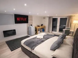 Modern Guest house with private entrance