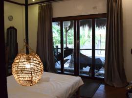 3 Bedroom House in General Luna, hotel i Malinao