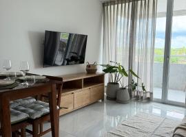 Departamento a estrenar tipo Resort en Complejo Altamira Surubi i 10 minutos del Aeropuerto Silvio Pettirosi, Hotel in Estancia Sarubi