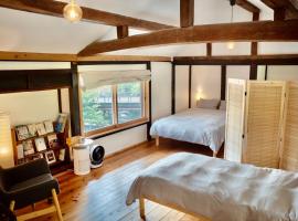 HAKURA 築100年古民家一棟貸し 100 Year Old Japanese House Stay in Tamba Sasayama、篠山市のホテル