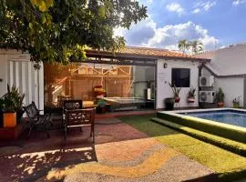 Casa con Piscina y Quincho a 8 min del aeropuerto