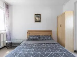 Daming Lake- Baotu Spring- Furong Street- Kuankuanli- 2-bedroom