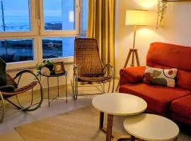 Apartamento moderno con terraza y chimenea, vistas al mar, 6 personas, Saúde Doce