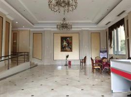 -High end Light Luxury- Guoxing Avenue - Guoxing CBD Business District Center - Sun Moon Square - Nanyang Arcade - Haikou Bell Tower, hotel i Haikou