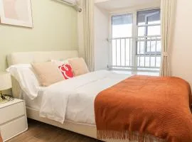 The balcony of -Traveler and Castle Peak- has beautiful mountain scenery - near Rongchuang Ski Resort - Rongchuang Paradise - Dujiangyan Irrigation Project - Qingcheng Mountain - Panda Valley - South Bridge - 3 residences - parking at RMB - 0