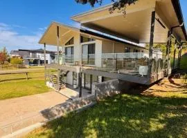 Lancaster Lodge - Pet Friendly Multi Family Retreat