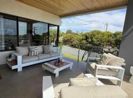 23 Coastline 3-Level Luxe Home Theatre &Pool House