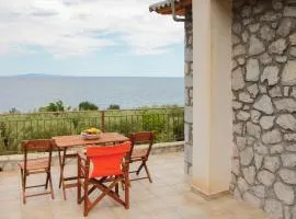 Gorgeous Bungalow In Astros Arkadias With Wifi