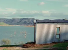 Lake Eildon Cabin with Lake Views, Plunge Pool & Outdoor Cinema