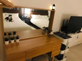 5 Min walk from Hongik Univ Exit3 2 Room, 3 beds ,MAX 6 PPL, 2nd floor