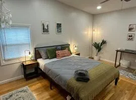 -No17- Comfy Private Room in a House - Walking distance to Boston College and Green Line T Station - Centrally Located at Brighton Boston