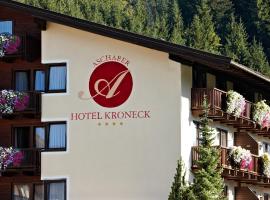 Hotel Kroneck, hotel i Kirchberg in Tirol
