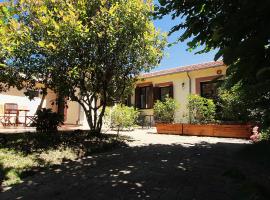 Gite La Chartreuse du Canal du Midi, cabana o cottage a Toulouse