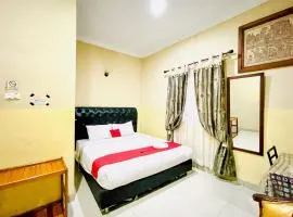 RedDoorz at Hotel Dieng Berastagi