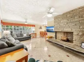 253 Palm Ln