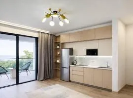 Designer Apt with Panoramic View & Free Parking