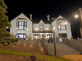 The Tall Trees Hotel, hotel u gradu Amlwch