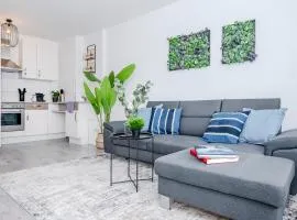 SpaceStays Mülheim Apartment Küche WIFI Zentral