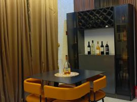 1,2&3 Bedroom Self-compound, Opebi, Ikeja, hotel u gradu Ikedža