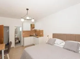 Studio Apartments Lovrić