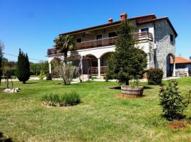 Apartment Pula, Istria 3, hotel en Veli Vrh