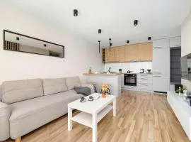 Przytulny Jasny Apartament z Balkonem by Noclegi Renters