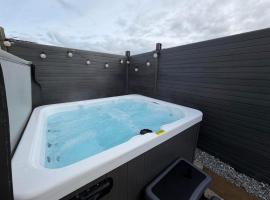 Lucas Retreat Hot Tub Lodge, Bockenfield Morpeth, hotel em Morpeth