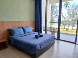 Sematan Roxy Beach Apartment