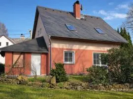 Symbiola Holiday House