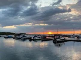 Floatinghouse Hideaway LP25