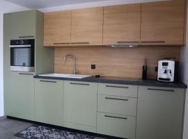 Charmant studio, neuf, Hotel in Voglans