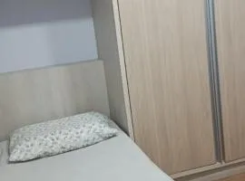 Doce Lar, Quarto Solteiro, Residência Familiar