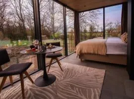 Luxury Mirrored Cabin with Sauna & Plunge Pool