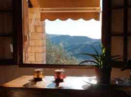 Authentic charming Provencal Villa in mountain 20 kms from Monaco and Nice, hotel a Peille