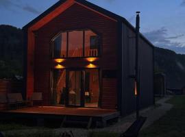 Dorf retreat house, Hotel in Myslovka