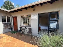 8 Ibis Lane Guest House