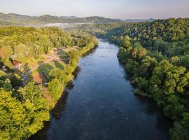 Asheville River Cabins, Hotel in Arden