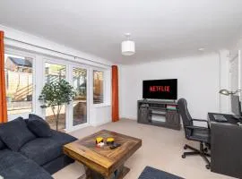 Boundary by Alt-Stay Contractor Accommodation - 5 Bed Detached Contractor Home With Parking, Wi-Fi & Full Kitchen - Ideal For Long stays