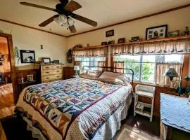 Stunning Waterfront Cabin on Flanders Pond for an Amazing Family Adventure in Sullivan, Maine