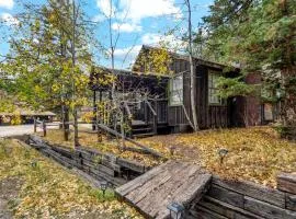 Family-Friendly Mountain Cabin with Hot Tub near Estes Park & Rocky Mountain National Park, Ferncliff Colorado