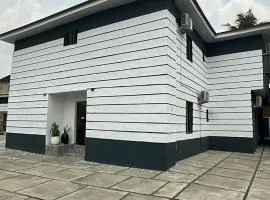 House 2 Guest House - Felele